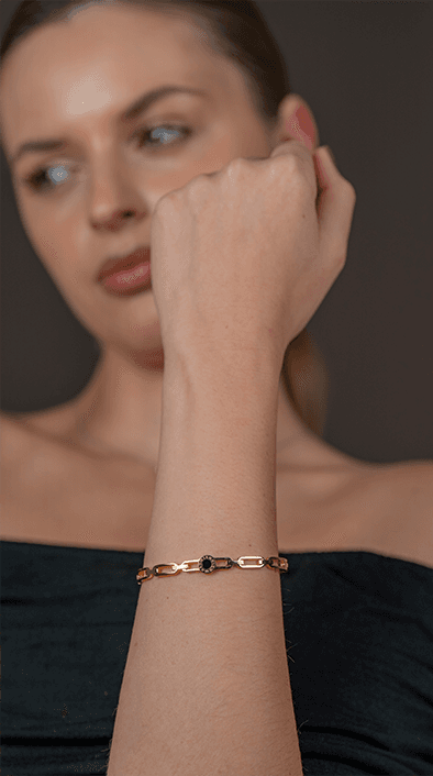 Mirna Grid Item